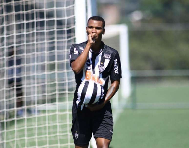 Guilherme não acreditou no feito de marcar cinco gols. "Jamais imaginei isso na minha vida"- Divulgação