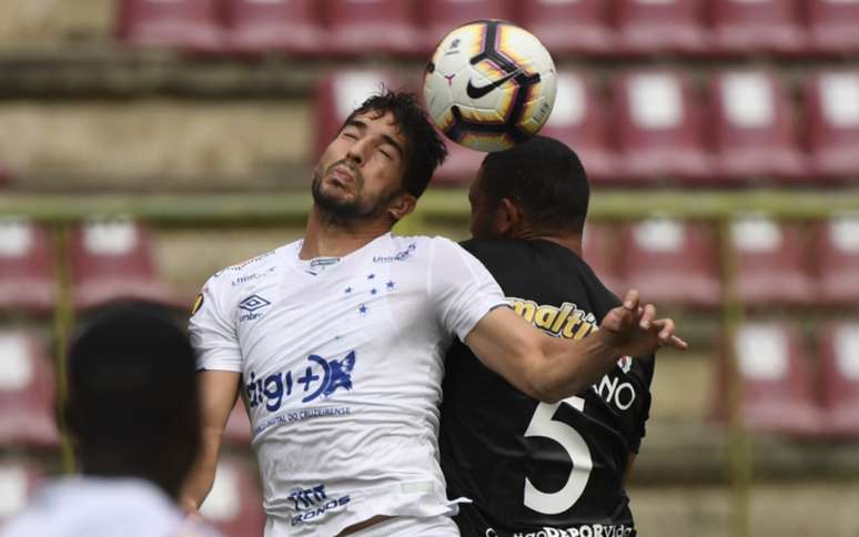 A Raposa controlou o jogo inteiro, sem sofrer qualquer pressão do Lara, mesmo fora de casa- (Foto: YURI CORTEZ / AFP)