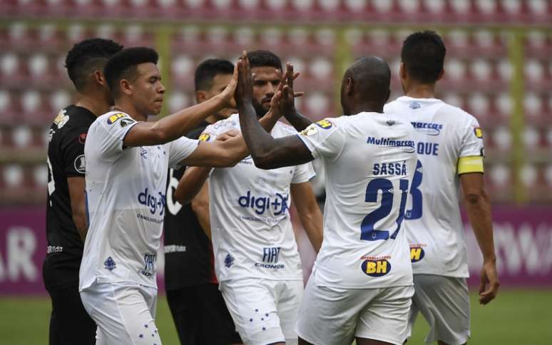 A boa vitória cruzeirense foi conquistada com um time focado e sem dar chances ao adversário- (Foto: YURI CORTEZ / AFP)