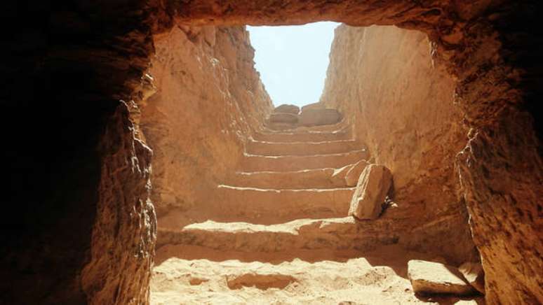 Entrada da tumba encontrada em Assuan, no Egito