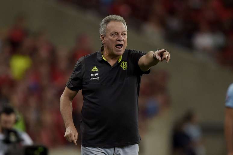 O técnico Abel Braga, do Flamengo, em partida contra o Peñarol, válida pela fase de grupos da Copa Libertadores 2019, no Estádio do Maracanã, no Rio de Janeiro