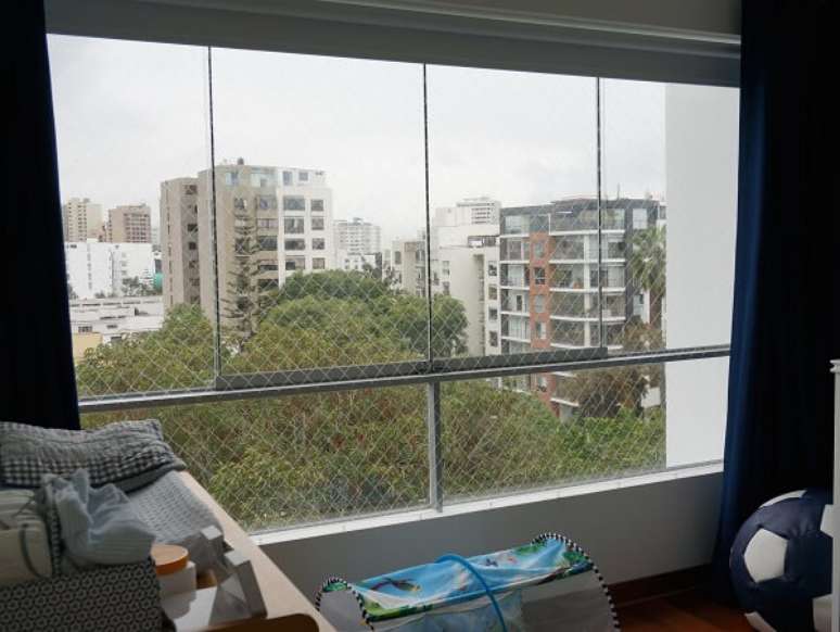 15- A instalação de tela de proteção para janela de apartamento deve ser feita por profissionais especializados. Fonte: Rede para Quadras