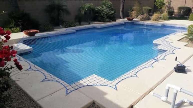 23- A tela de proteção também pode ser usada sobre a piscina. Fonte: Mundial Redes
