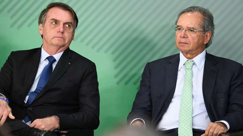 Jair Bolsonaro e seu ministro da Economia, Paulo Guedes; governo teve dificuldades na negociação com parlamentares