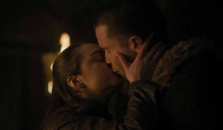 Maisie Williams e Joe Dempsie em cena de 'Game of Thrones'