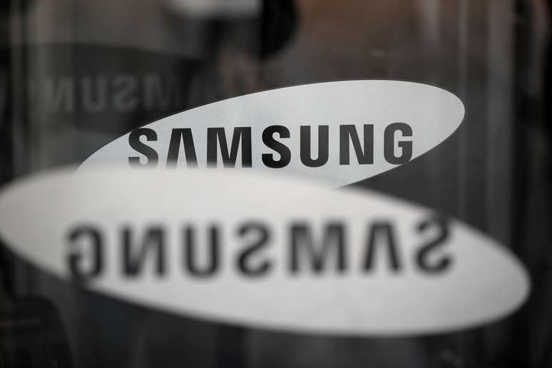 Logotipo da Samsung &eacute; visto em pr&eacute;dio em Seul.  23/3/2018. REUTERS/Kim Hong-Ji/File Photo 
