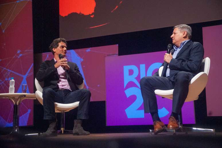 Wagner Moura conversa com o chefe de conteúdo da Netflix, Ted Sarandos, sobre a produção no Brasil