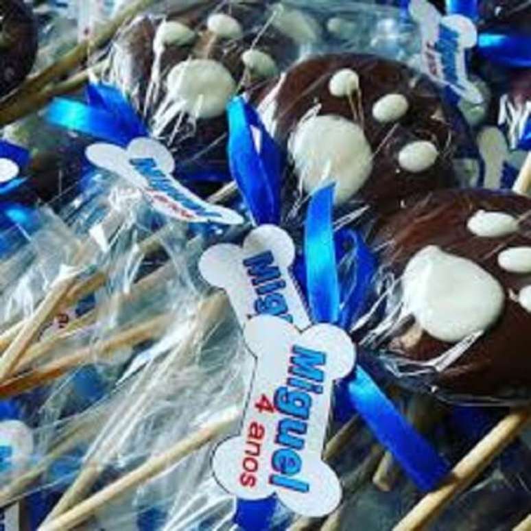 68 – Pirulitos de chocolate para festa patrulha canina. Fonte: Pinterest