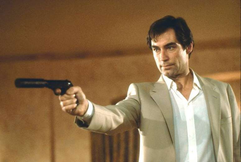 Timothy Dalton, conhecido pelo papel do agente em Licença para Matar