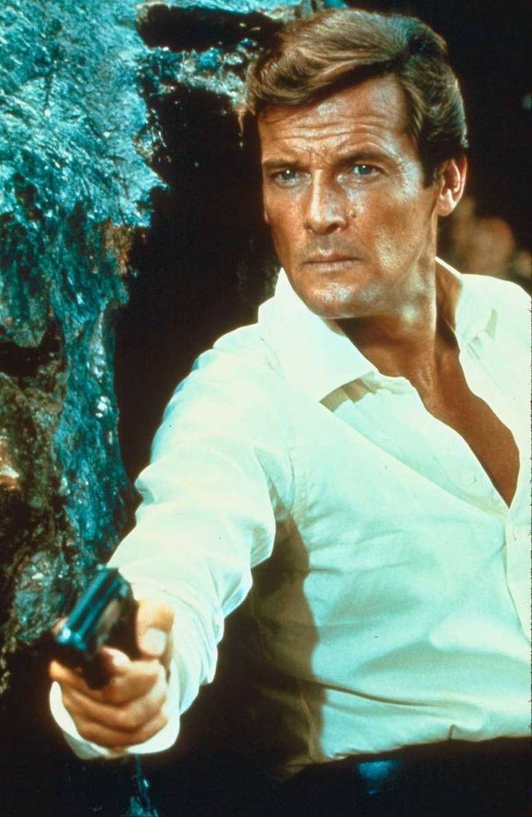 Roger Moore em Viva e Deixer Morrer (Live and Let Die)