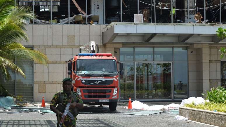 Um dos alvos foi o hotel de luxo Shangri-La em Colombo, capital do pa&iacute;s