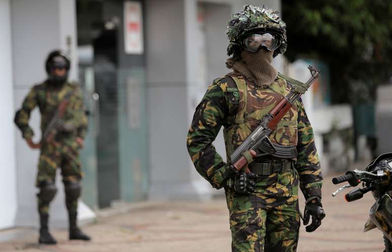Soldados das forças especiais de segurança do Sri Lanka em Colombo
