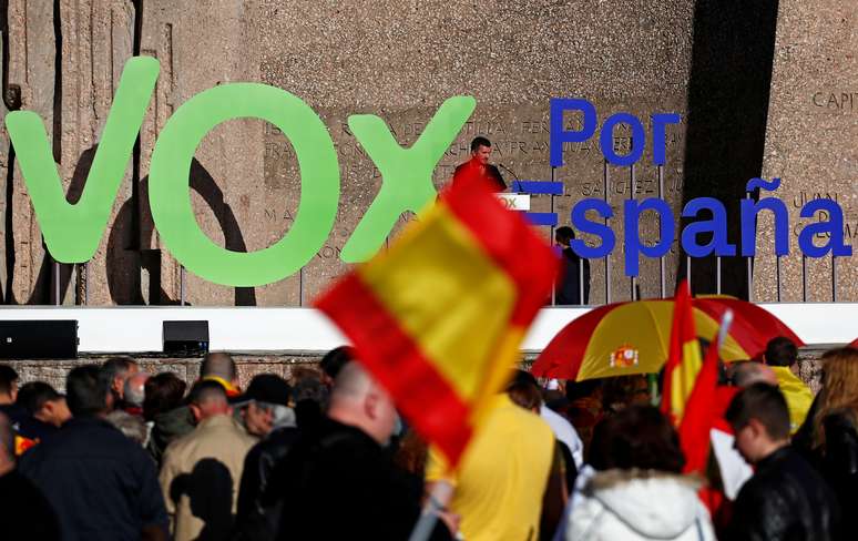Simpatizantes do partido de extrema-direita Vox participam de com&iacute;cio em Madri
26/04/2019 REUTERS/Juan Medina
