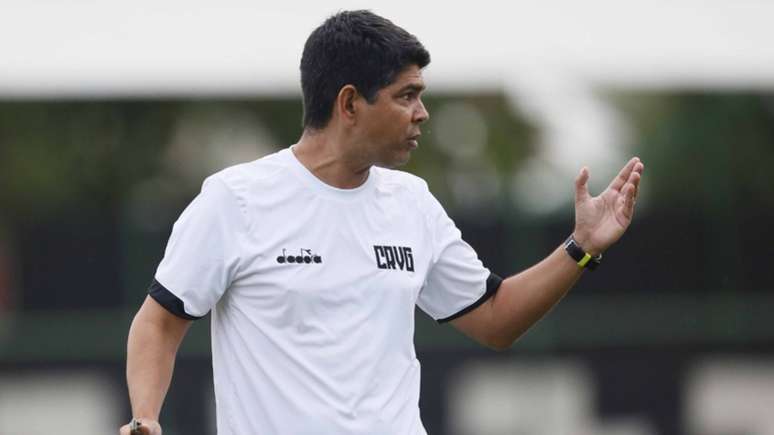 Marcos Valadares comanda o Vasco interinamente (Foto: Rafael Ribeiro / Vasco)