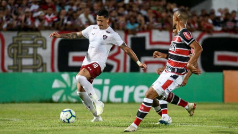 Santa Cruz marcou com intensidade e ofereceu dificuldade (Foto: LUCAS MERÇON / FLUMINENSE F.C.)