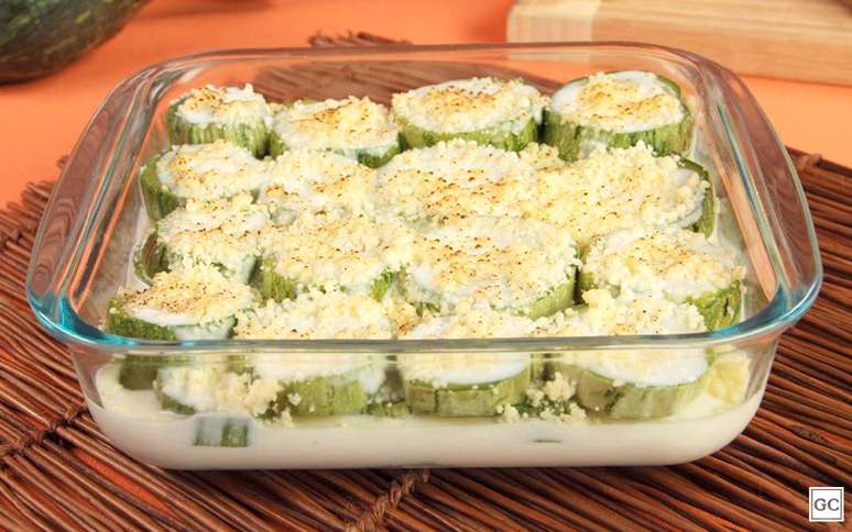 4 -&nbsp;Abobrinha gratinada com molho branco - 
Este prato &eacute; pr&aacute;tico e voc&ecirc; prepara rapidinho! - 

