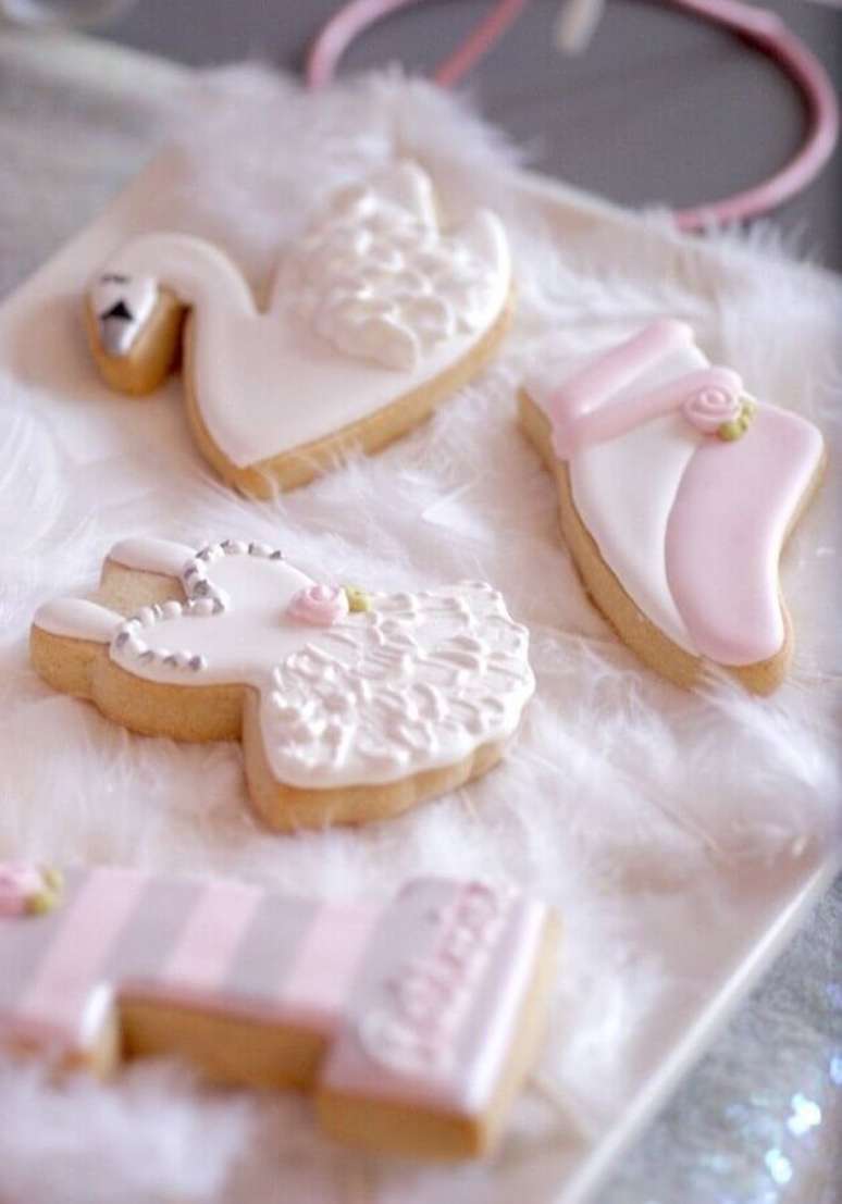 15. &Eacute; importante que as bolachinhas personalizadas para festa de bailarina sejam bem delicadas &ndash; Foto: Assetproject