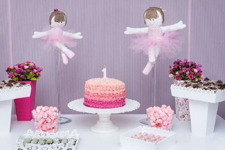 5. Decoração simples e delicada para festa bailarina rosa e lilás – Foto: Pinterest