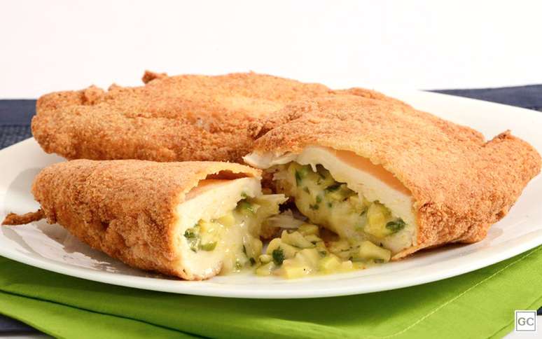 2 -&nbsp;Frango empanado recheado com abobrinha e queijo - 
A casquinha fica crocante e o recheio molhadinho! - 

