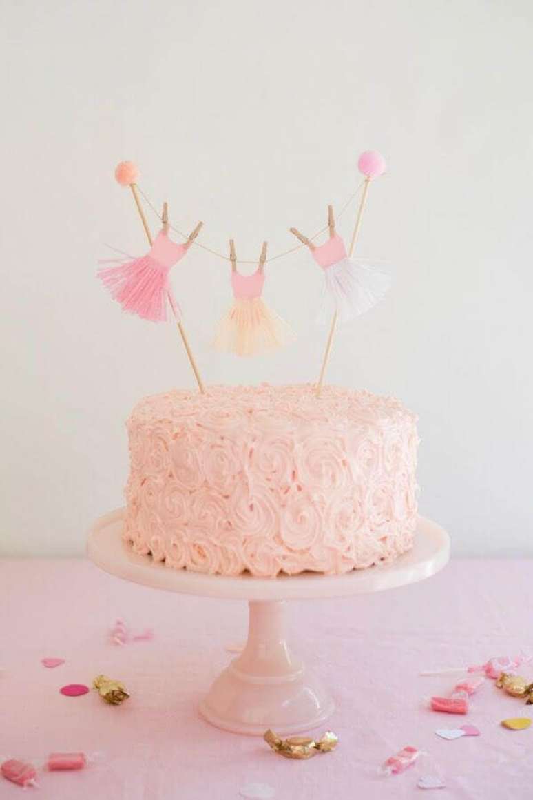 70. Ideia simples de bolo para festa bailarina – Foto: Cake Smash Cake Ideas