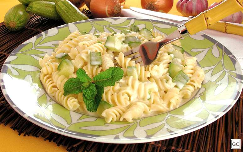 3 -&nbsp;Molho de abobrinha e mussarela - 
Esse molho &eacute; uma &oacute;tima op&ccedil;&atilde;o para quem n&atilde;o come carne. Muito cremoso! - 

