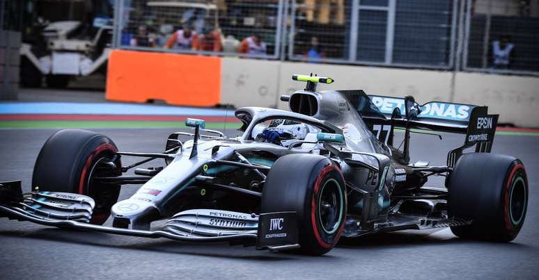 GP do Azerbaijão: Bottas garante a pole em nova dobradinha da Mercedes; Leclerc bateu e larga em 9º