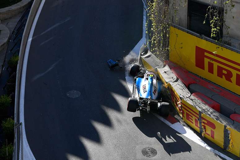 Williams confirma que vai conseguir reparar os danos no carro de Kubica