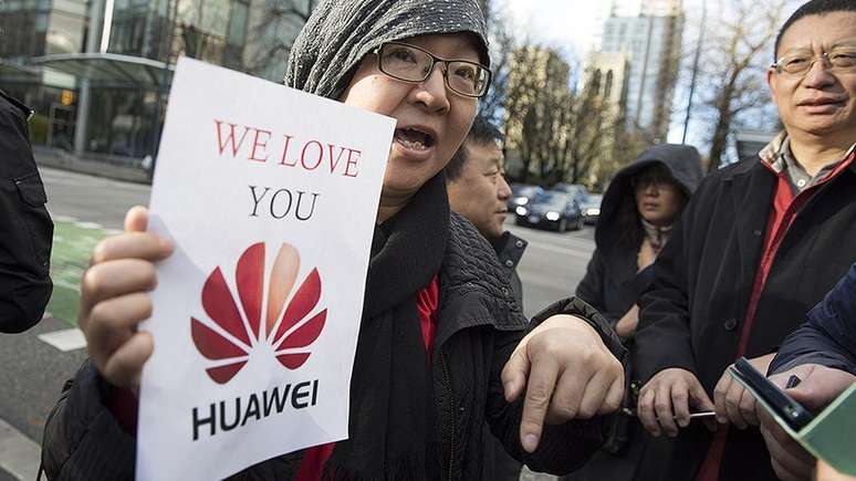 A Huawei tem recebido demonstra&ccedil;&otilde;es p&uacute;blicas de apoio de chineses