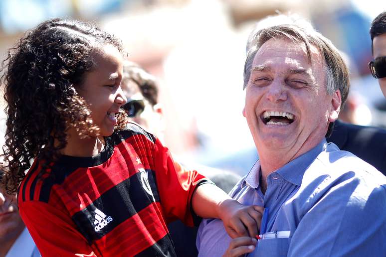 Presidente Jair Bolsonaro com a menina  Yasmin Alves
27/04/2019
REUTERS/Adriano Machado