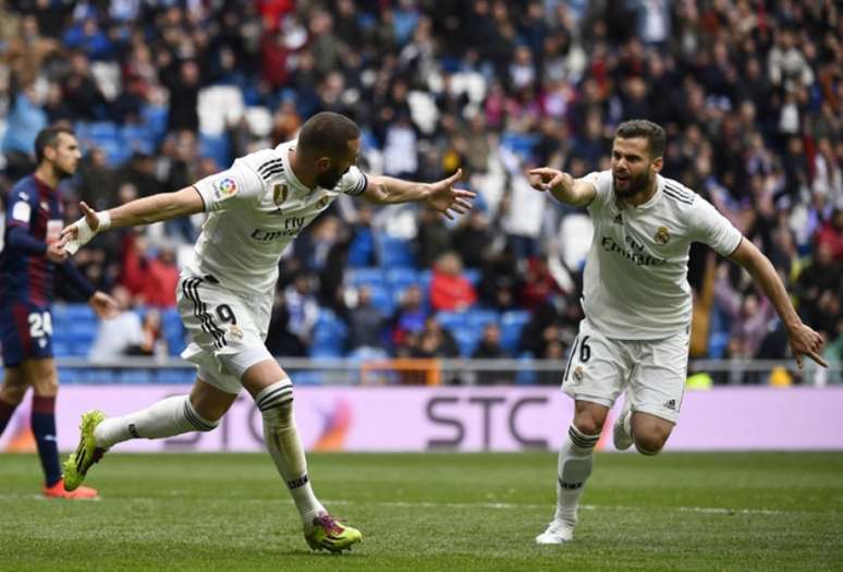 Benzema também não entra em campo (Foto: Gabriel Bouys / AFP)