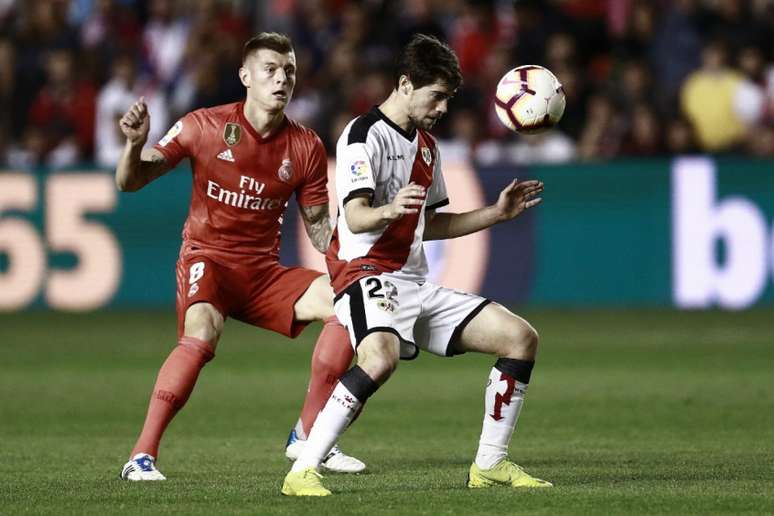 Real Madrid foi derrotado pelo Rayo Vallecano neste domingo pelo Campeonato Espanhol (BENJAMIN CREMEL/AFP)