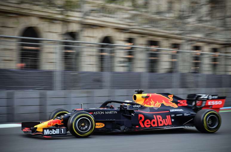 Verstappen teve que desacelerar por conta de temores da Red Bull