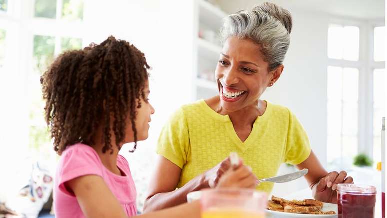 Além de ter uma alimentação saudável, praticar exercícios, não fumar nem beber álcool em excesso também estão relacionados ao menor risco de doença cardiovascular