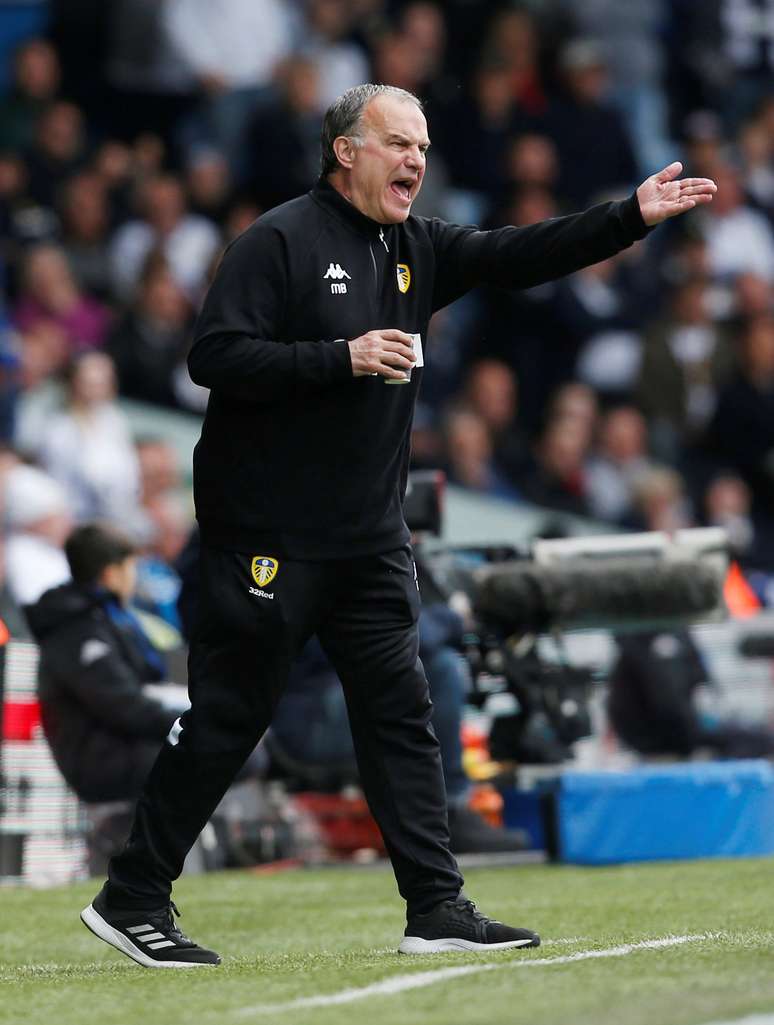 Técnico do Leeds United, Marcelo Bielsa, grita durante o jogo contra o Aston Villa
28/04/2019
Action Images/Ed Sykes