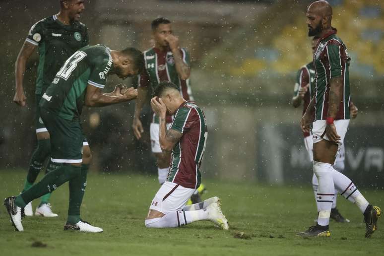 Luciano, do Fluminense lamenta pênalti perdido durante a partida contra o Fluminense, válida pela 1a rodada do Campeonato Brasileiro, no Maracanã neste domingo, 28
