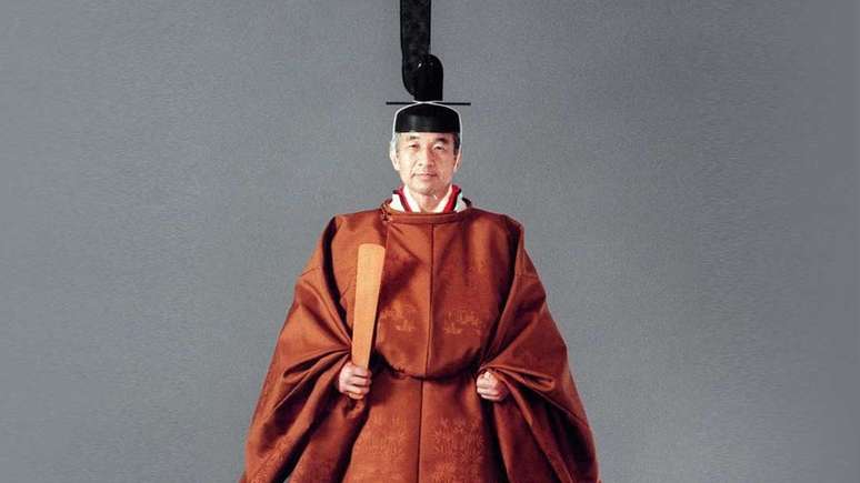 Akihito, um pacifista convicto, adotou uma postura mais humanizada durante 30 anos de reinado e tentou curar feridas deixadas pelo pai