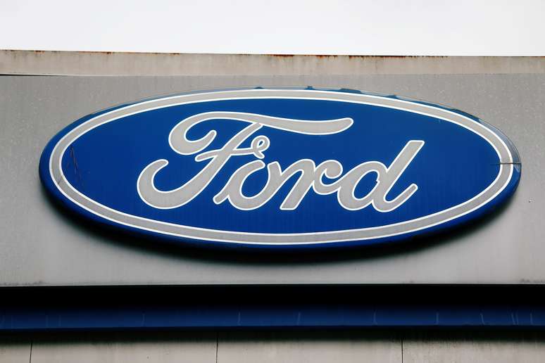 Logotipo da Ford é visto na frente de fábrica da marca em São Bernardo do Campo. 21/2/2019. REUTERS/Amanda Perobelli