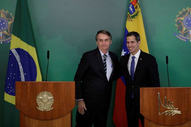 Presidente Jair Bolsonaro ao lado do líder da oposição venezuelana Juan Guaidó, em Brasília
28/02/2019 REUTERS/Ueslei Marcelino 