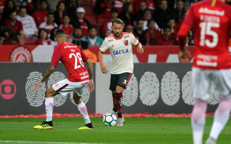Internacional e Flamengo se enfrentam nesta quarta-feira, no Beira-Rio (Foto: Raul Pereira/Fotoarena)