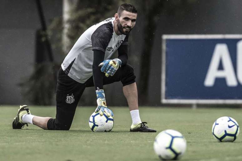 Vanderlei falou da disputa sadia por posição no Santos e comentou a mudança de estilo (Foto: Ivan Storti/Santos)