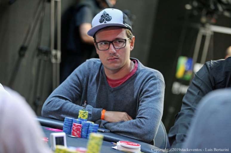 Guilherme Trevisan entra como o chip leader na mesa final do Main Event do BSOP Salvador (Foto: Divulgação)