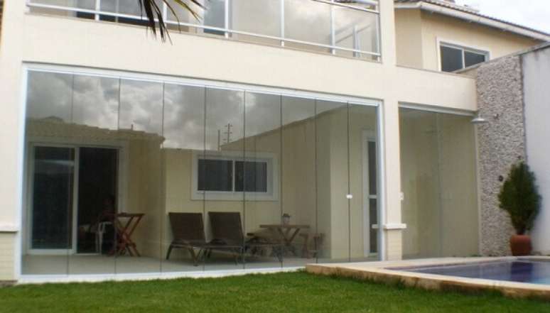 8- A cortina de vidro permite a total visibilidade do lado externo. Fonte: Com Vidro