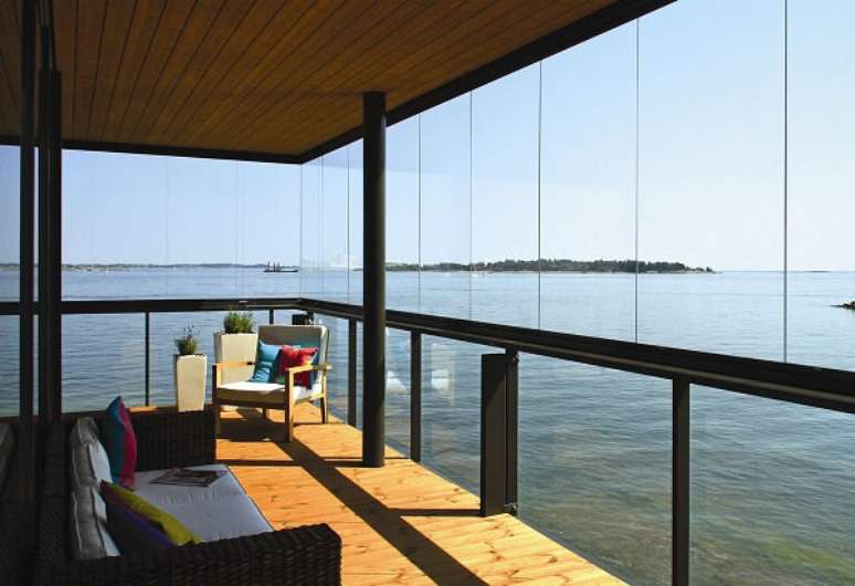 20- A cortina de vidro permite a entrada do sol no ambiente. Fonte: Havila Vidros