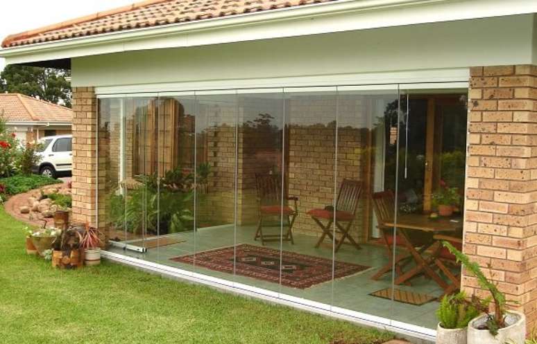 22- A cortina de vidro para varanda é de fácil limpeza. Fonte: Havila Vidros