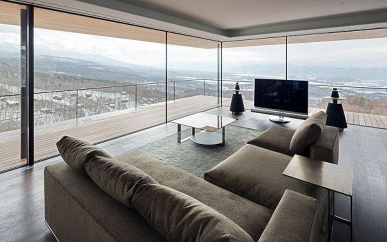 34- A cortina de vidro é excelente para residências com paisagens externas exuberantes. Fonte: Vidraçaria em BH