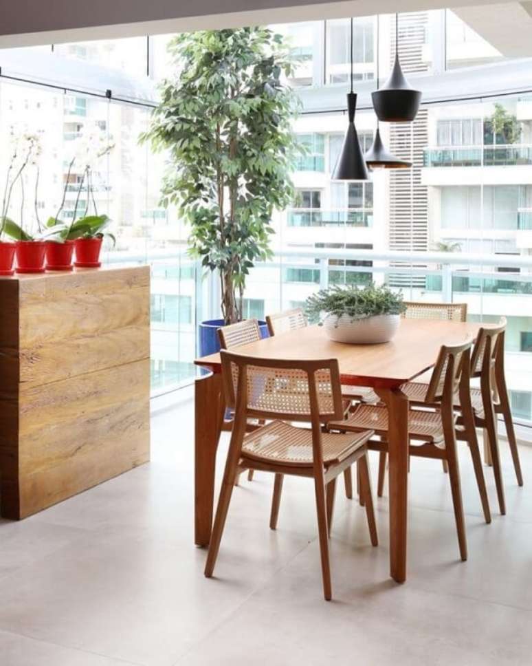 35- A cortina de vidro deixa o ambiente bastante iluminado. Fonte: GF Projetos