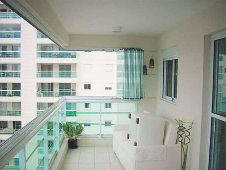 2- A cortina de vidro em sistema Europeu permite a abertura total do v&atilde;o. Fonte: Vidra&ccedil;aria Cordeiro