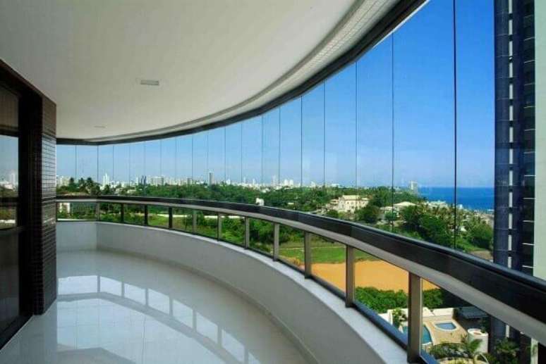 60- A cortina de vidro &eacute; f&aacute;cil de limpar, pois acumula pouca poeira. Fonte: PS do Vidro