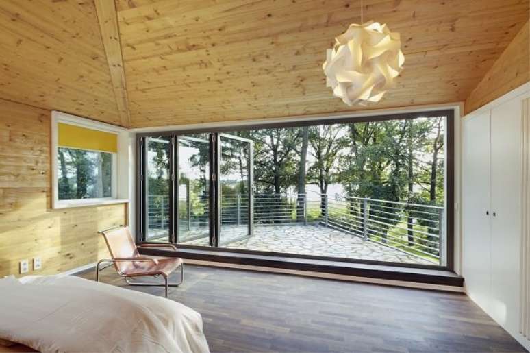 62- A cortina de vidro substitui a parede e permite a abertura total do v&atilde;o. Fonte: Pinterest