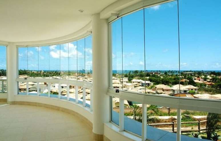 64- As cortinas de vidro se adaptam a todos os tipos de linhas de varandas. Fonte: PS do Vidro